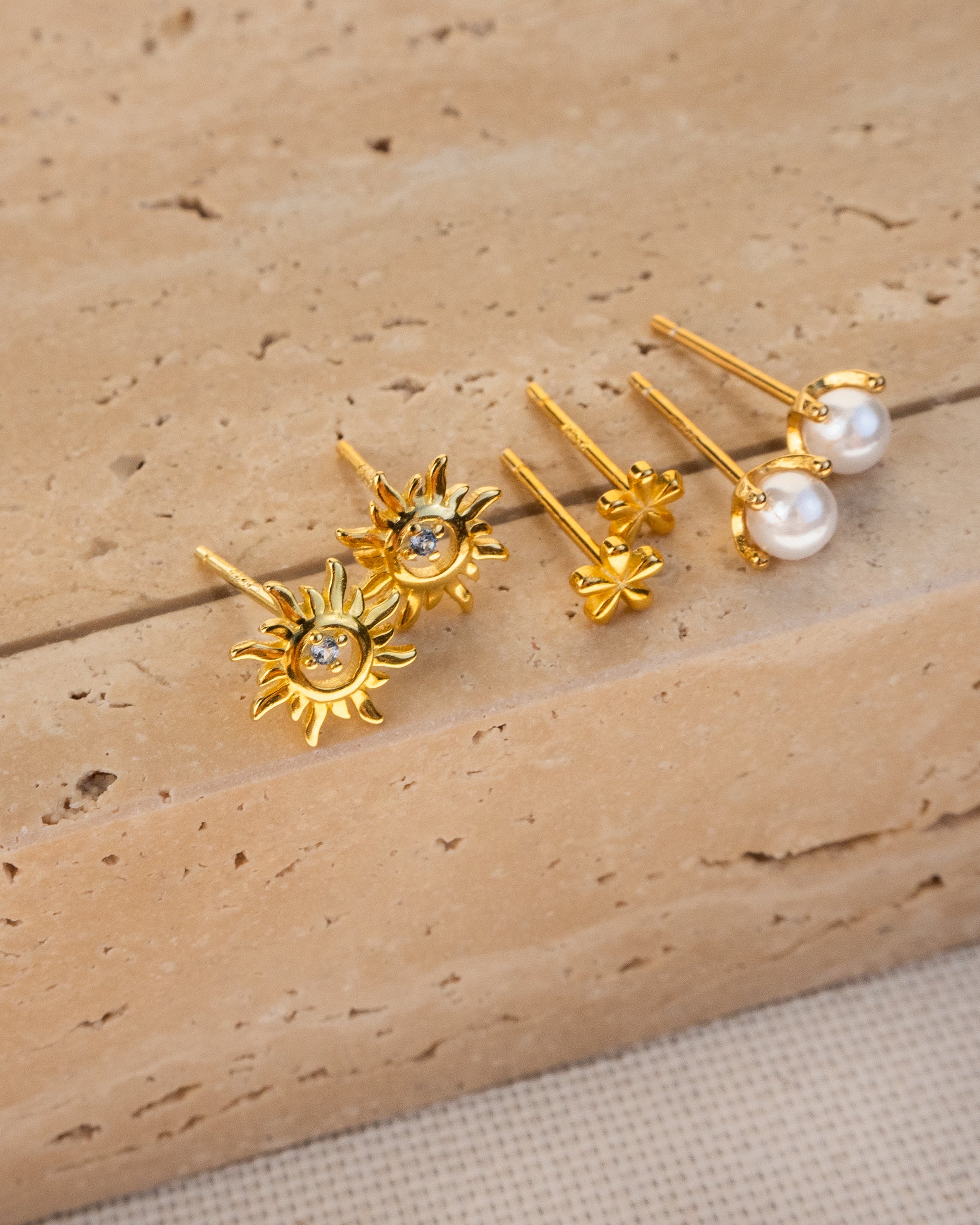 9K gold earrings - flower with seven petals, clear zircon in the center |  Jewelry Eshop